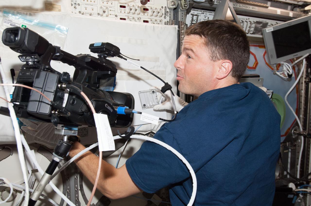 ISS040-E-006569 (2 June 2014) --- NASA astronaut Reid Wiseman, Expedition 40 flight engineer, performs an Advanced Colloids Experiment (ACE) sample 40-minute mixing activity in the Destiny laboratory of the International Space Station.