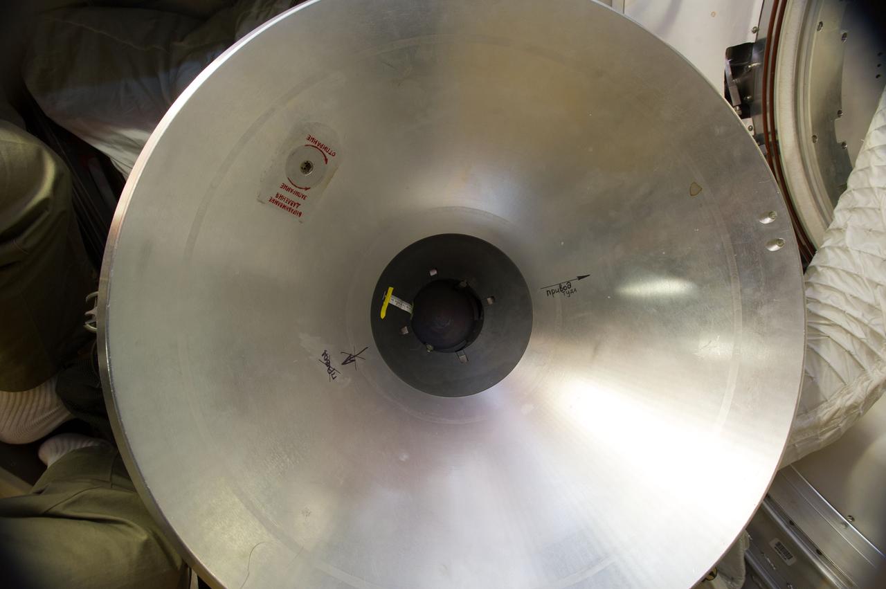 Close-up view of Progress #421 (ÐÐ) docking cone showing scuff marks / scratches  during closure leak checks by the Expedition 40 crew.