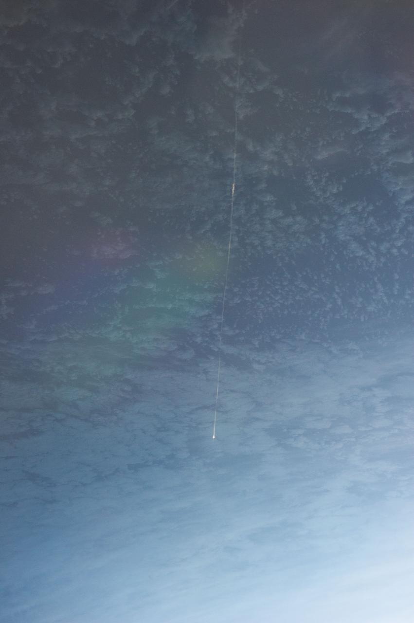 Disant view of 53P Progress burn up over the Earth's surface as seen by the Expedition 40 crew.