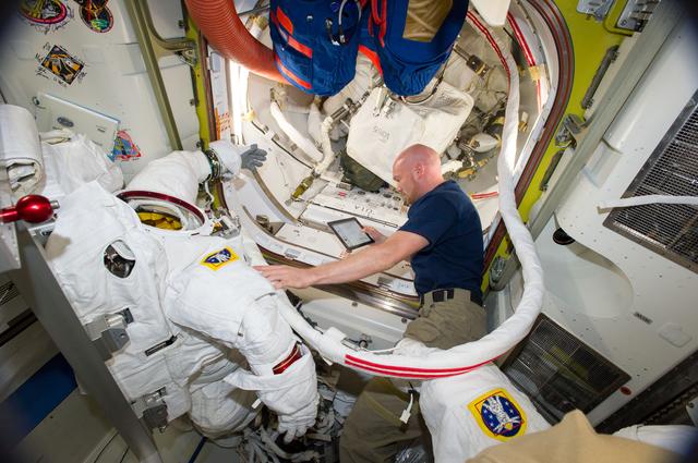 NASA image: Extravehicular Mobility Unit (EMU) 3003 checkout