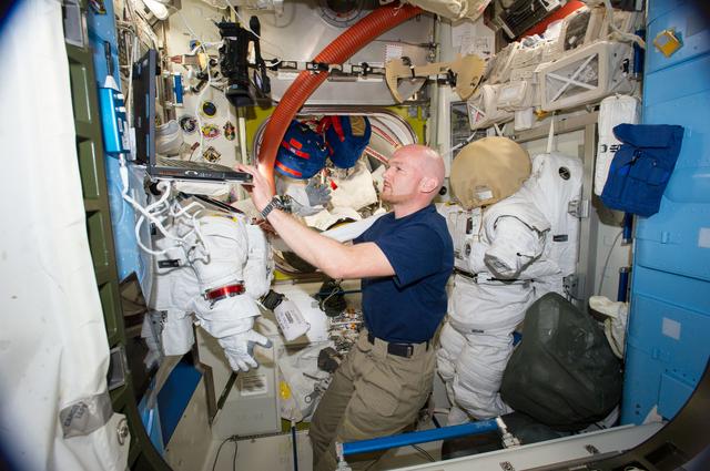 NASA image: Extravehicular Mobility Unit (EMU) 3003 checkout