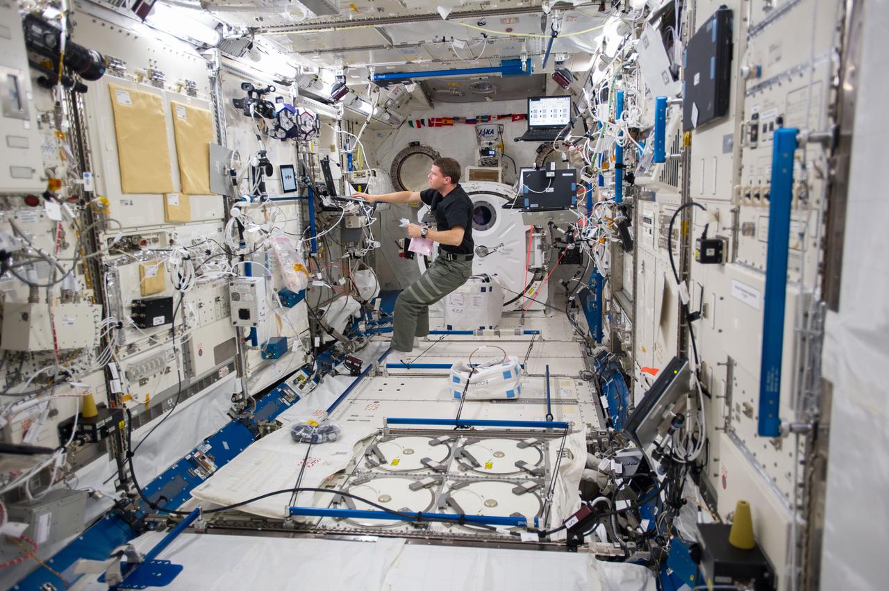 ISS040-E-013952 (18 June 2014) --- In the International Space Station's Kibo laboratory, NASA astronaut Reid Wiseman, Expedition 40 flight engineer, enters data in a computer during test runs of the SPHERES-Slosh experiment, using the soccer-ball-sized, free-flying satellites known as Synchronized Position Hold, Engage, Reorient, Experimental Satellites, or SPHERES (out of frame). The SPHERES-Slosh investigation uses small robotic satellites on the space station to examine how liquids move around inside containers in microgravity.