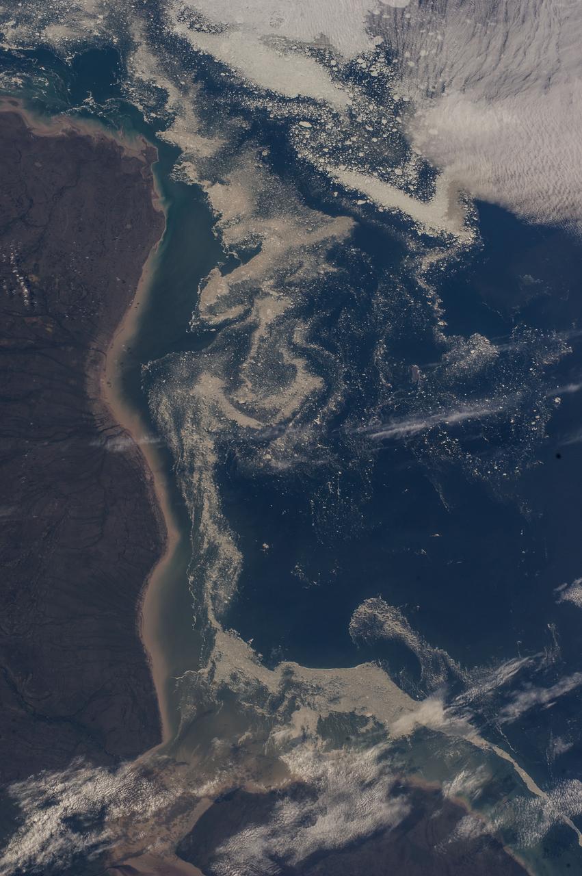 Earth Observation taken during a day pass by the Expedition 40 crew aboard the International Space Station (ISS). Folder lists this as: Canada.