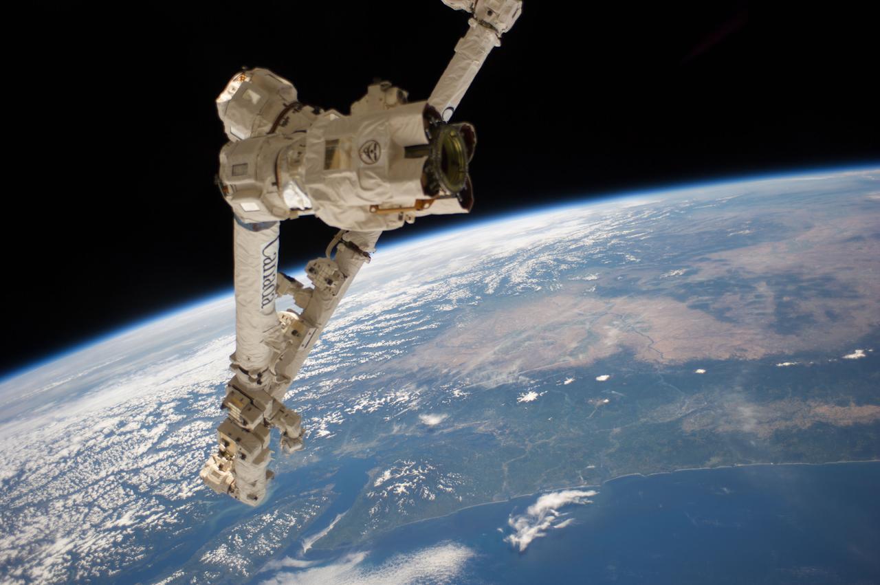 Earth Observation taken during a day pass by the Expedition 40 crew aboard the International Space Station (ISS). Folder lists this only as: Seattle area.