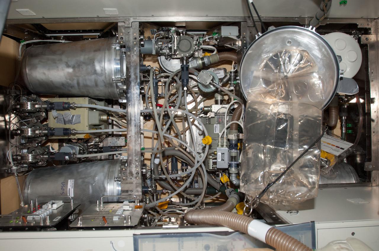 Internal view of Waste and Hygiene Compartment (WHC) taken during maintenance by the Expedition 40 crew.