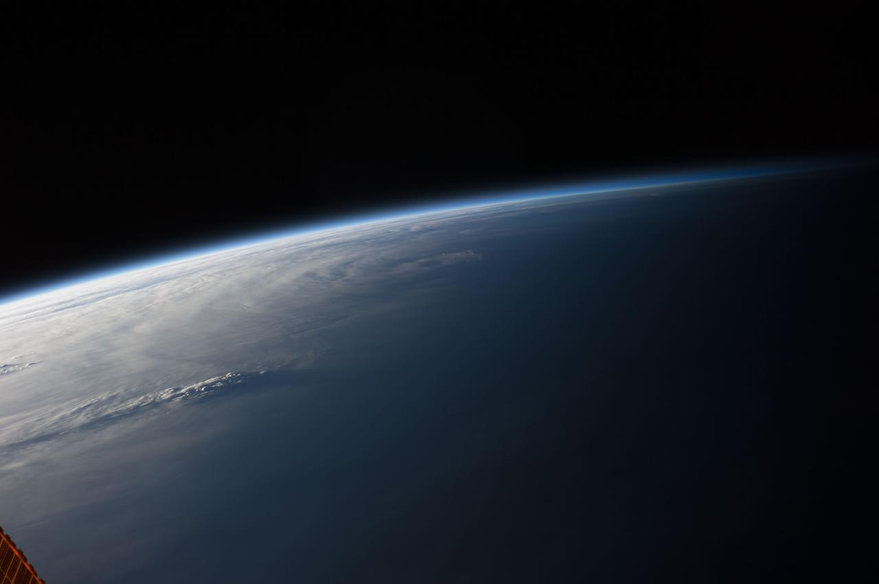 ISS040-E-087418 (3 Aug. 2014) --- 09:37:29 GMT