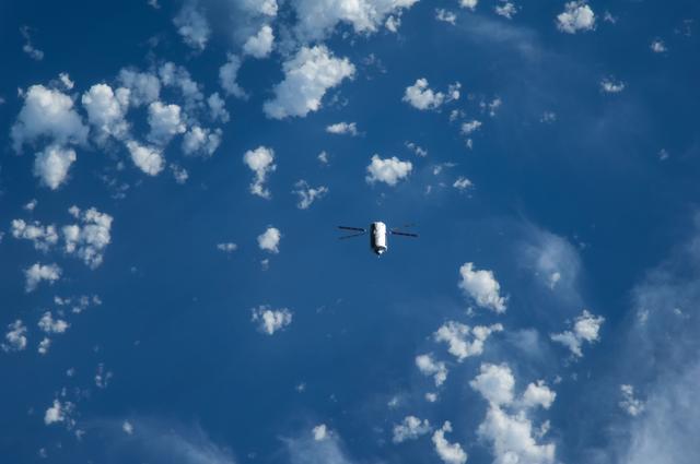 NASA image: ATV Fly-Under