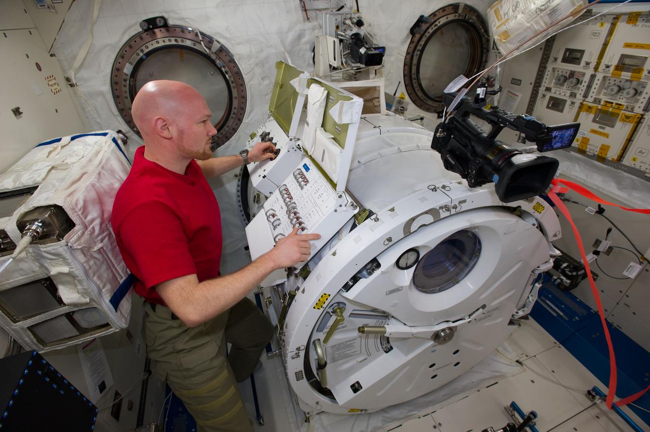ISS040-E-096122 (18 Aug. 2014) --- In the International Space Station?s Kibo laboratory, European Space Agency astronaut Alexander Gerst, Expedition 40 flight engineer, depressurizes the Kibo airlock in preparation for a series of NanoRacks CubeSat miniature satellite deployments. The first two pairs of nanosatellites are scheduled for deployment on Aug. 19. The Planet Labs Dove satellites that were carried to the station aboard the Orbital Sciences Cygnus commercial cargo craft are being deployed between Aug. 19 and Aug. 25.