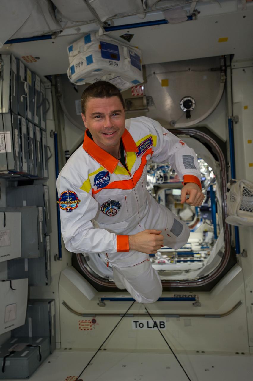 ISS040-E-105360 (24 Aug. 2014) --- NASA astronaut Reid Wiseman, Expedition 40 flight engineer, is pictured while floating freely in the Unity node of the International Space Station.