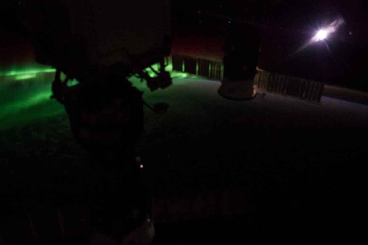 ISS040-E-125550 (2 Sept. 2014) --- One of the Expedition 40 crew members aboard the International Space Station captured this image of the Aurora Australis 228 nautical miles above a point in the Indian Ocean half way between southern Africa and southern Australia, near the Tropic of Capricorn on Sept. 2, 2014. The moon is in the upper right corner of the frame.