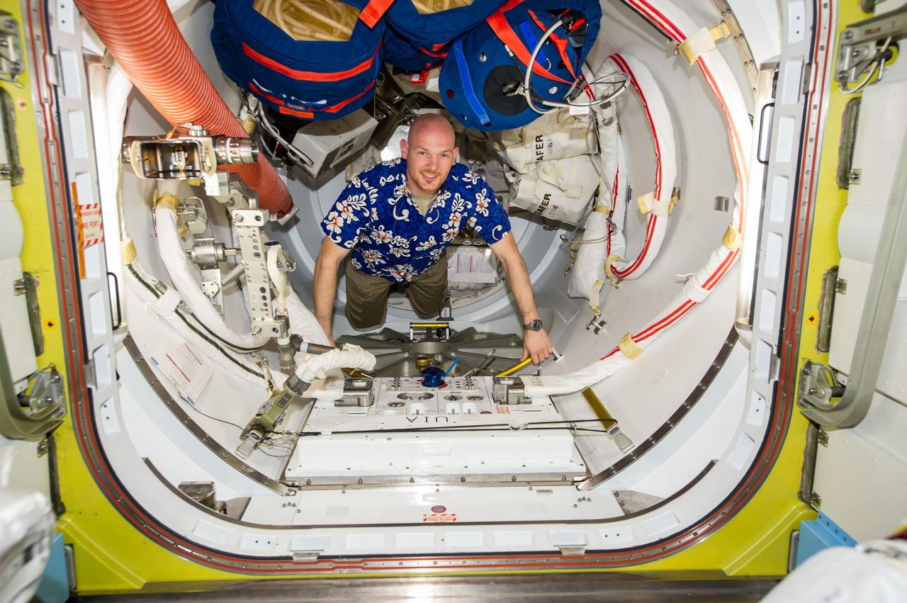 ISS041-E-017020 (19 Sept. 2014) --- European Space Agency astronaut Alexander Gerst, Expedition 41 flight engineer, is pictured in the Quest airlock of the International Space Station.