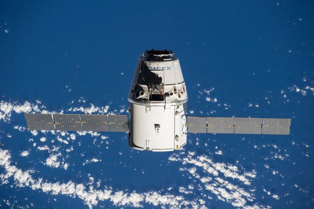NASA image: Space X-4 Dragon commercial cargo approaches the ISS