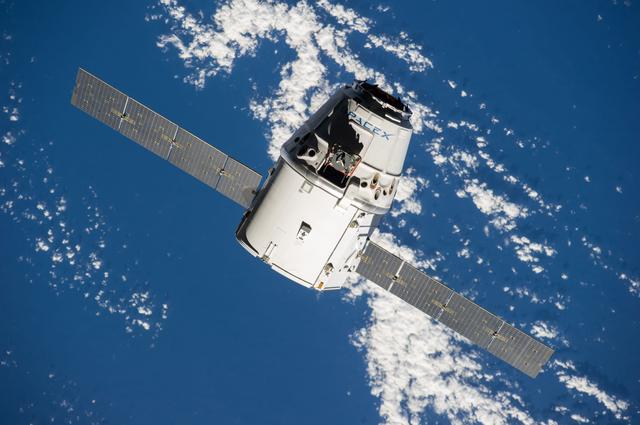 NASA image: Space X-4 Dragon commercial cargo approaches the ISS