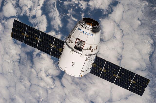 NASA image: Space X-4 Dragon commercial cargo approaches the ISS