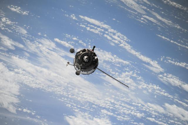 NASA image: Soyuz TMA-14M (40S) approaching the ISS