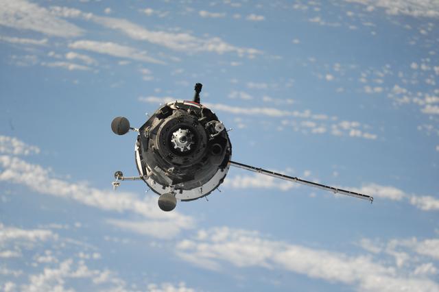 NASA image: Soyuz TMA-14M (40S) approaching the ISS