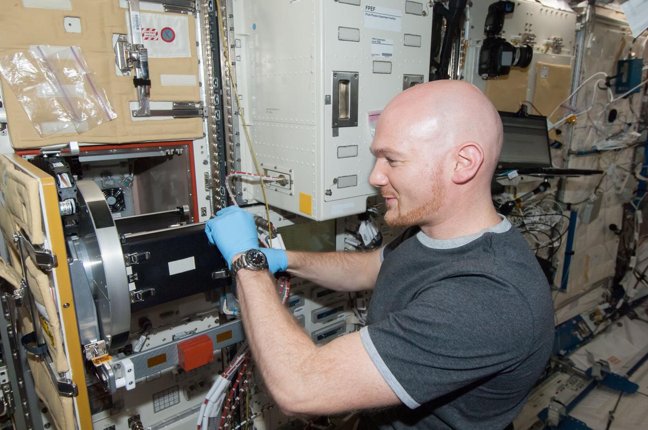 ISS041-E-045043 (27 Sept. 2014) --- European Space Agency astronaut Alexander Gerst, Expedition 41 flight engineer, works with a measurement experiment in the Kibo laboratory of the International Space Station.