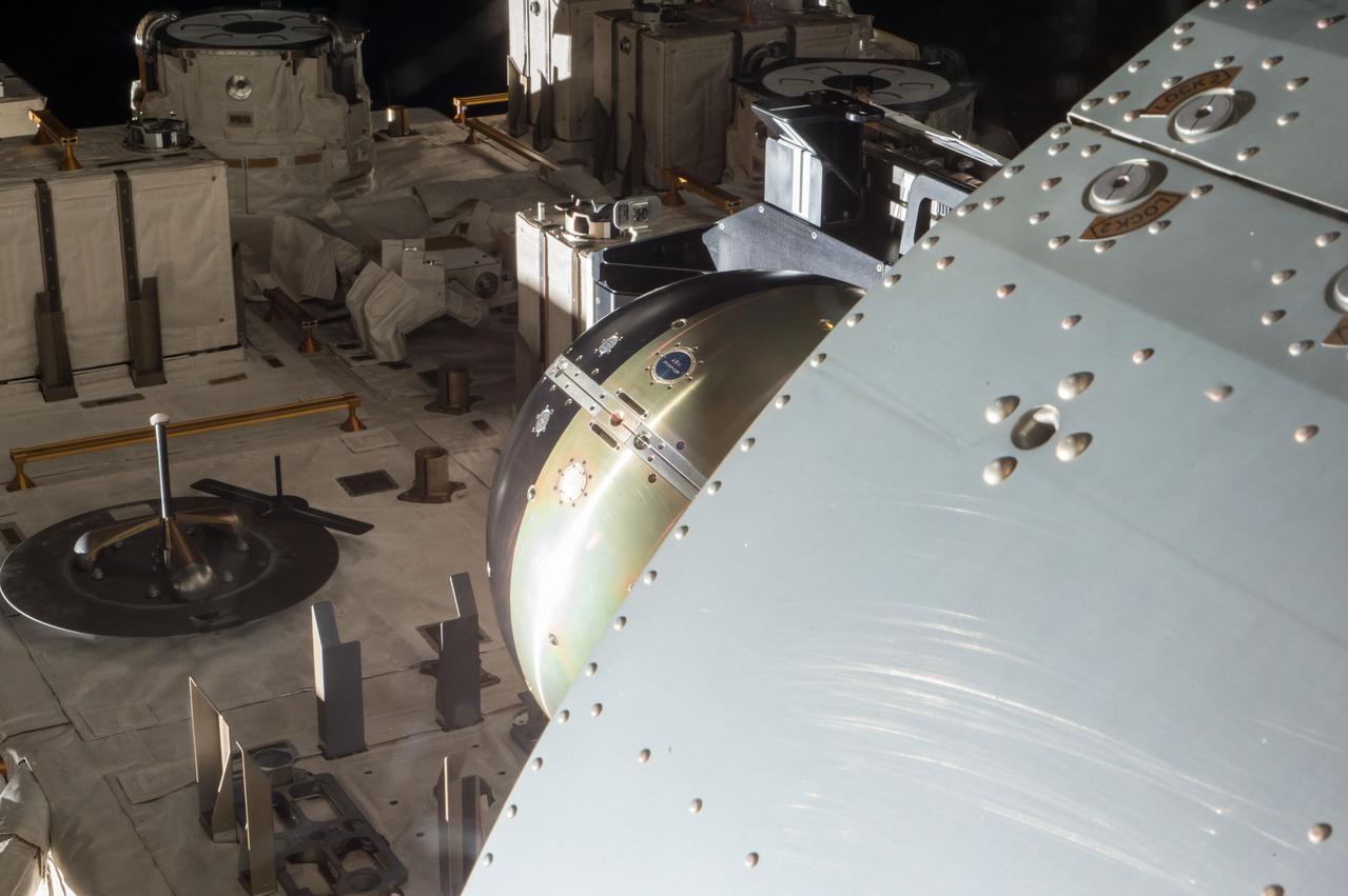 GMT332_08_50_For JAXA_Barry Wilmore_Spinsat JEF_124