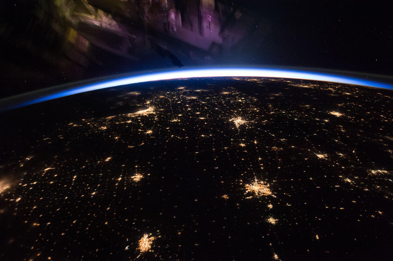 GMT334_11_14_Terry Virts_USA night FL sunrise atlantic clouds_123