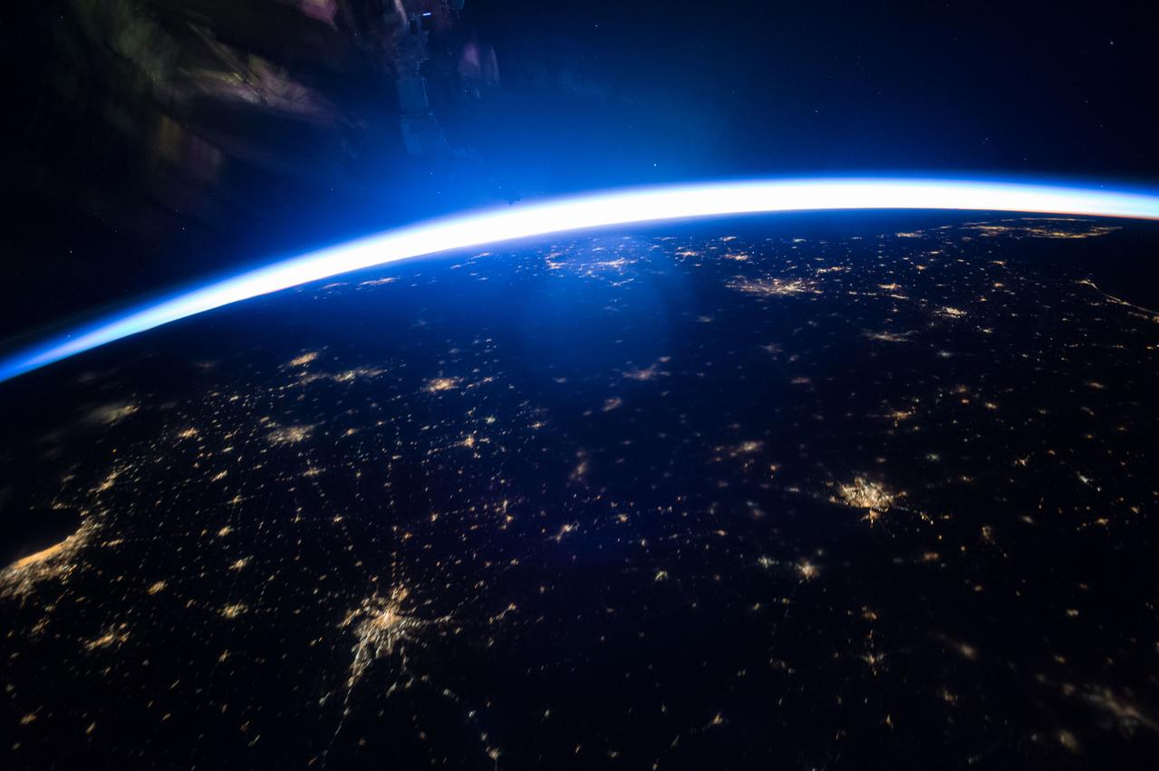 GMT334_11_14_Terry Virts_USA night FL sunrise atlantic clouds_123