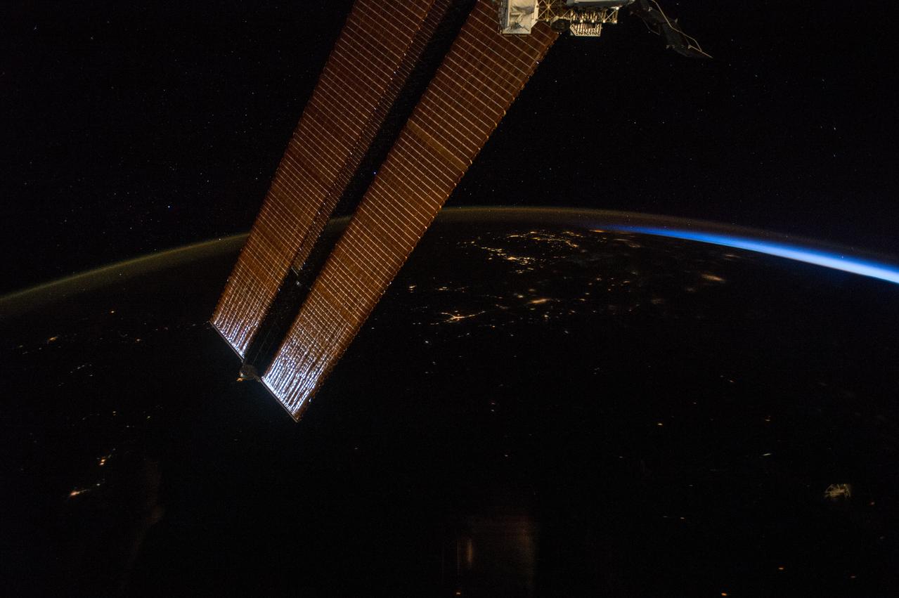 GMT336_21_56_Terry Virts_night pass moscow siberia sunrise on array_123