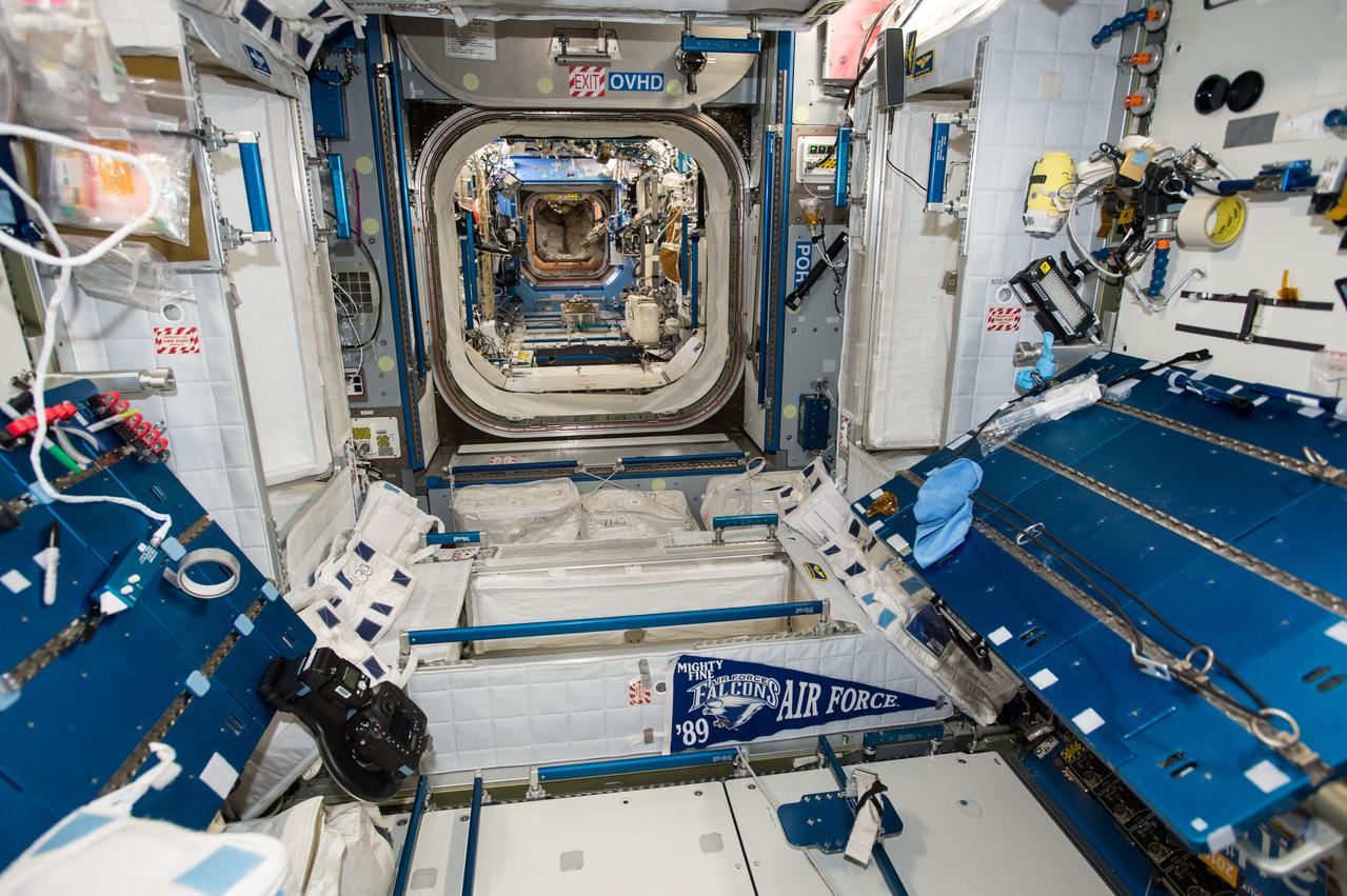 GMT337_15_23_Terry Virts_CDRA bed 4_128