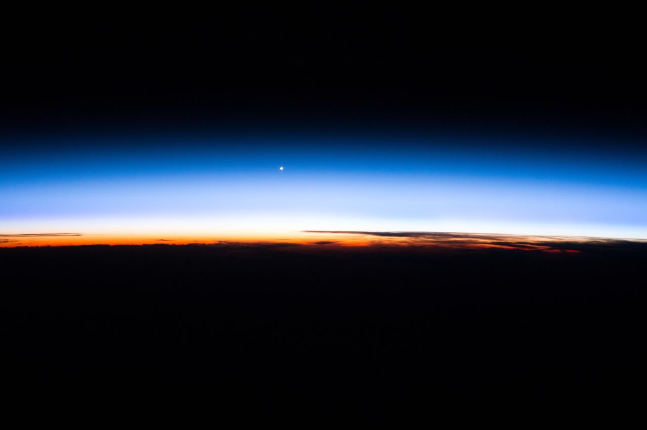 GMT340_00_10_Terry Virts_venus sunset jupiter sunrise_131
