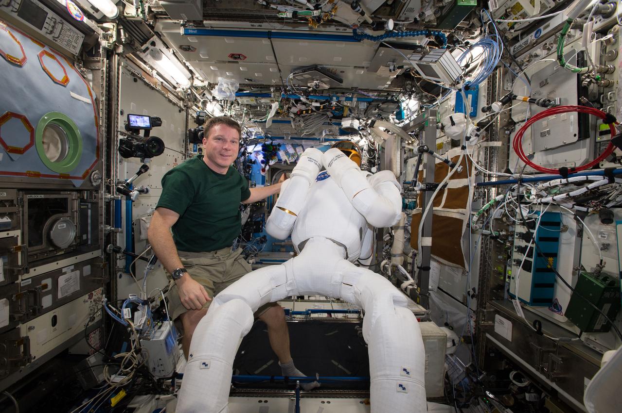 GMT351_09_14_Terry Virts_Robonaut personal camera_128