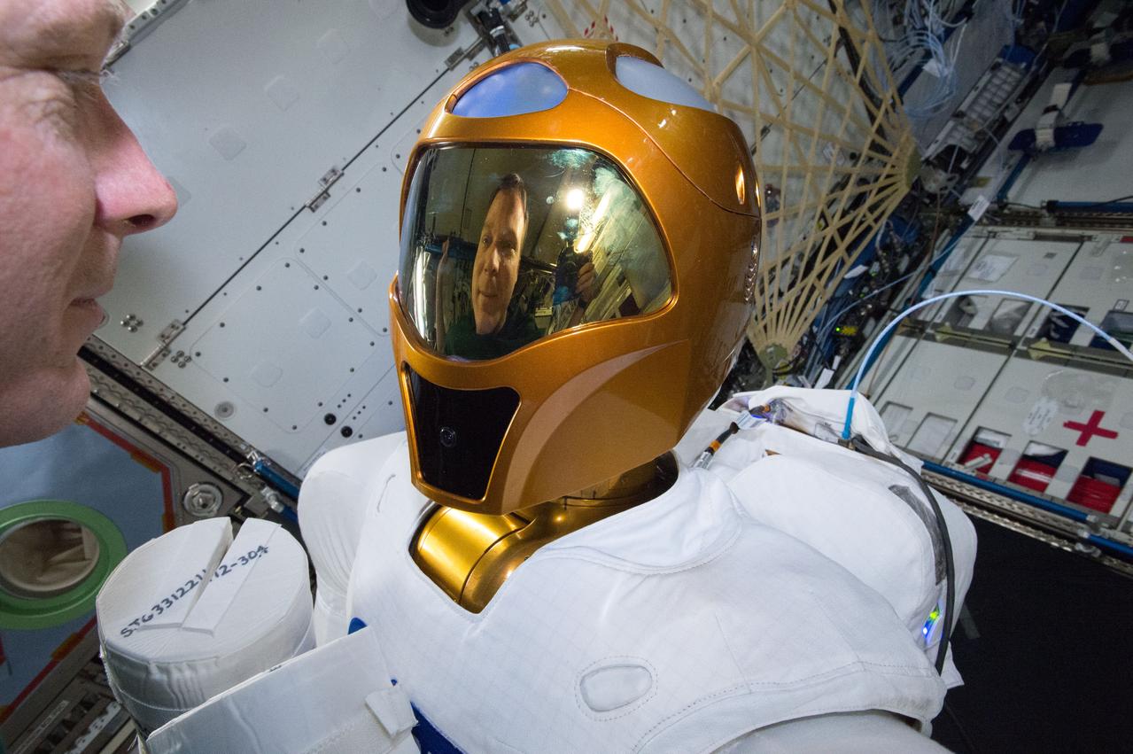 GMT351_09_14_Terry Virts_Robonaut personal camera_128