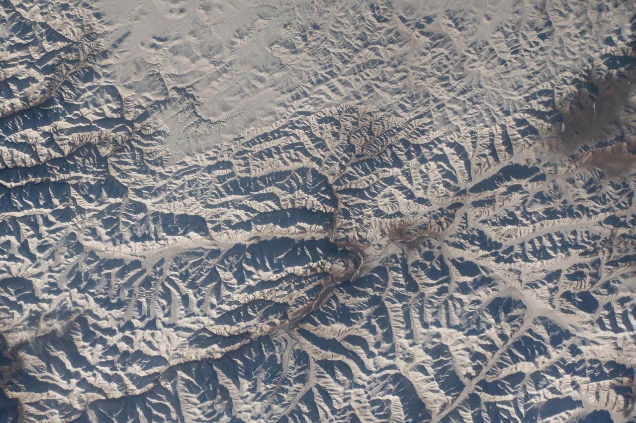 GMT350_20_43_Terry Virts_moonset himalayas dm cb_129