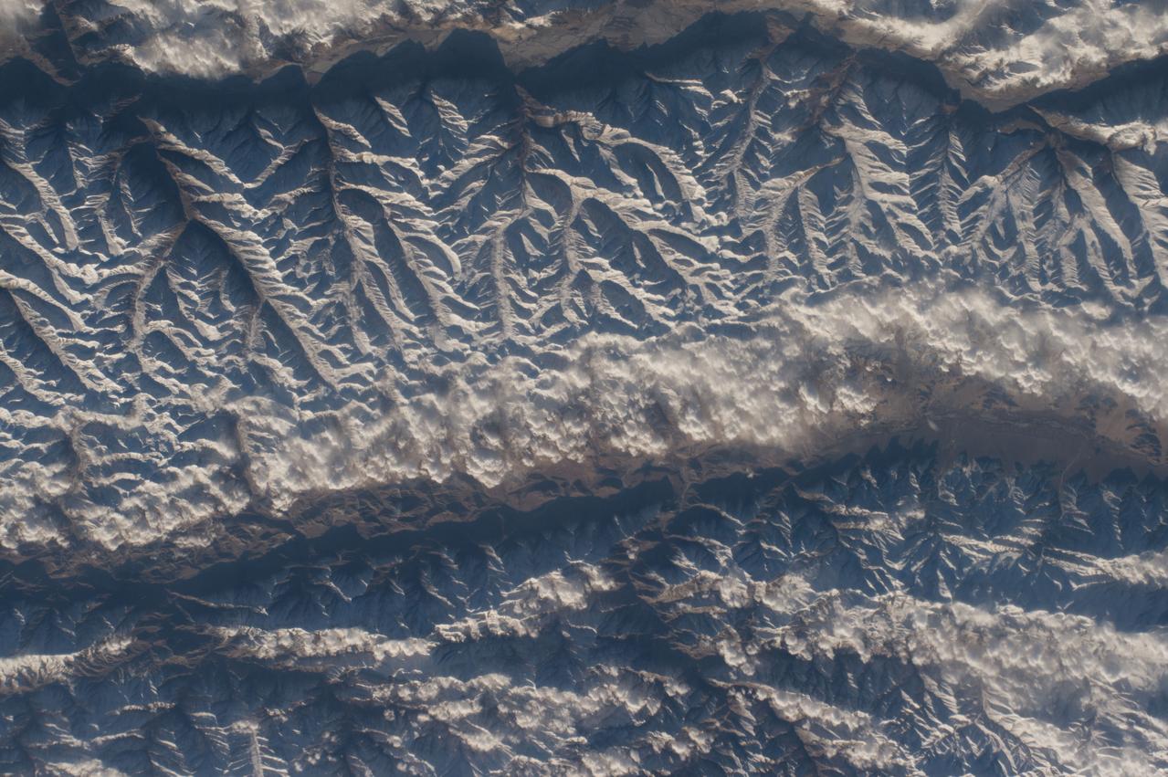 GMT350_20_43_Terry Virts_moonset himalayas dm cb_129