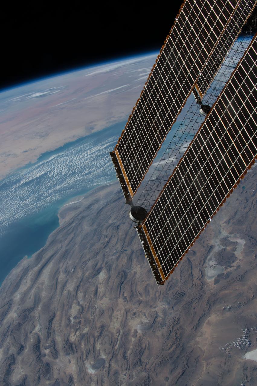 GMT352_11_24_Terry Virts_mideast afghanistan himalayas moon_129