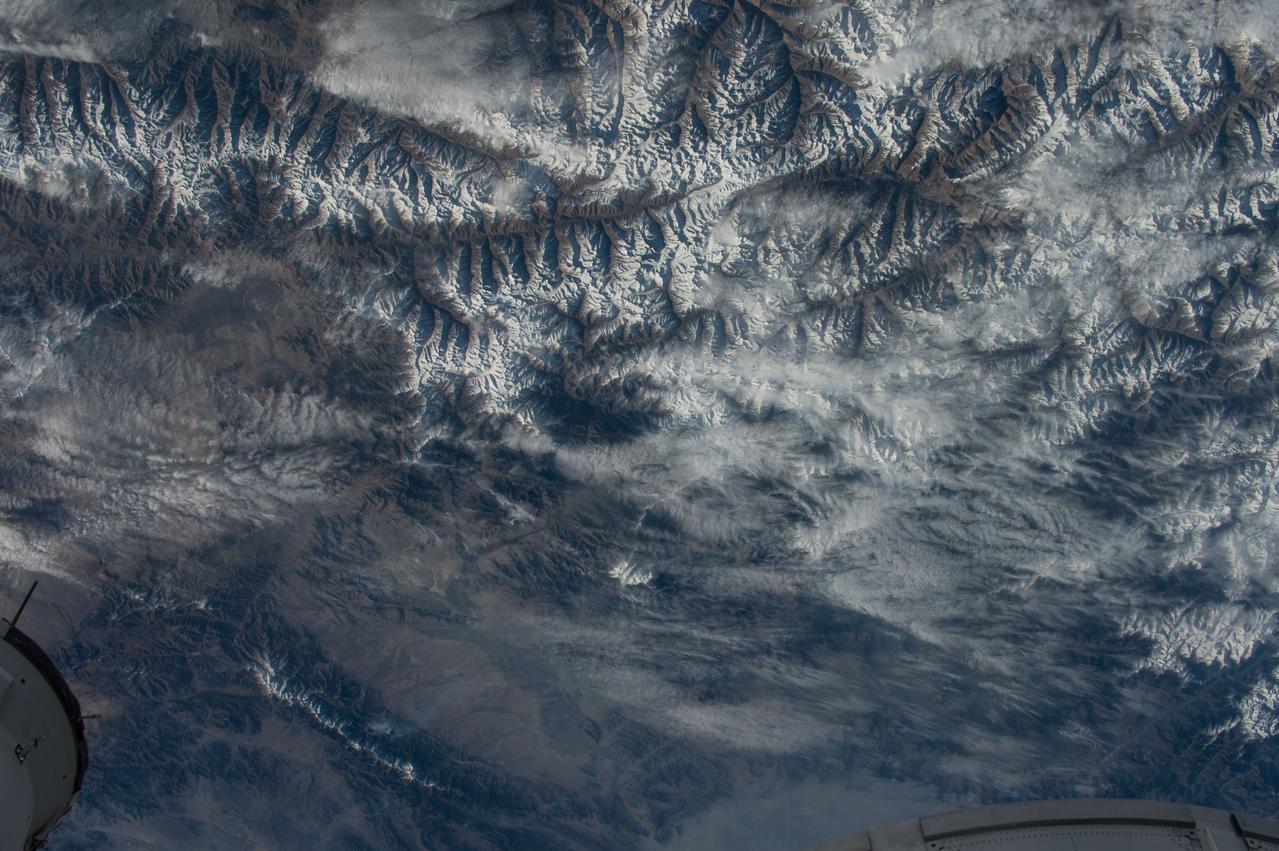GMT352_11_24_Terry Virts_mideast afghanistan himalayas moon_129