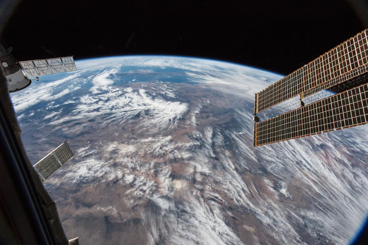 GMT355_23_40_Terry Virts_canada crater winter day_123