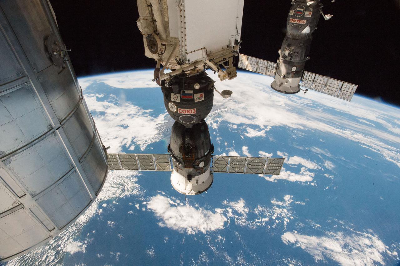 GMT355_22_33_Terry Virts_soyuz over NZ_123