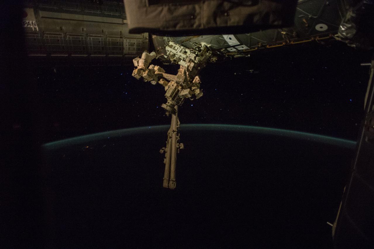 GMT356_22_53_Terry Virts_night views stars africa coast_123