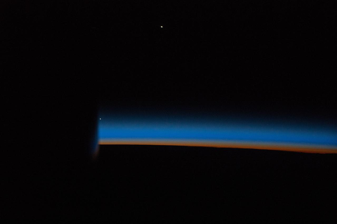 GMT362_00_47_Terry Virts_venus mercury sunset lightning zoom rio and sao paolo_131