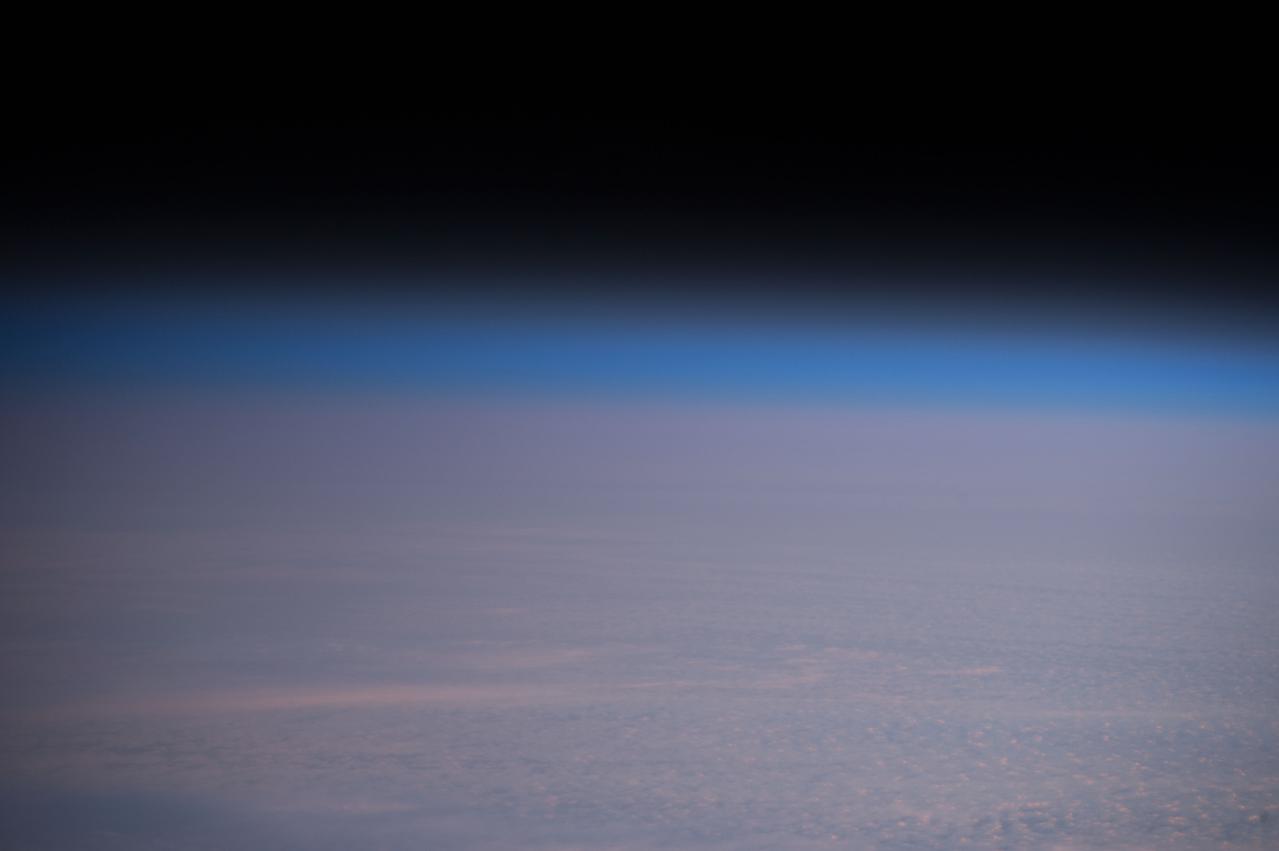 GMT003_20_42_Terry Virts_atmosphere colors high beta_131