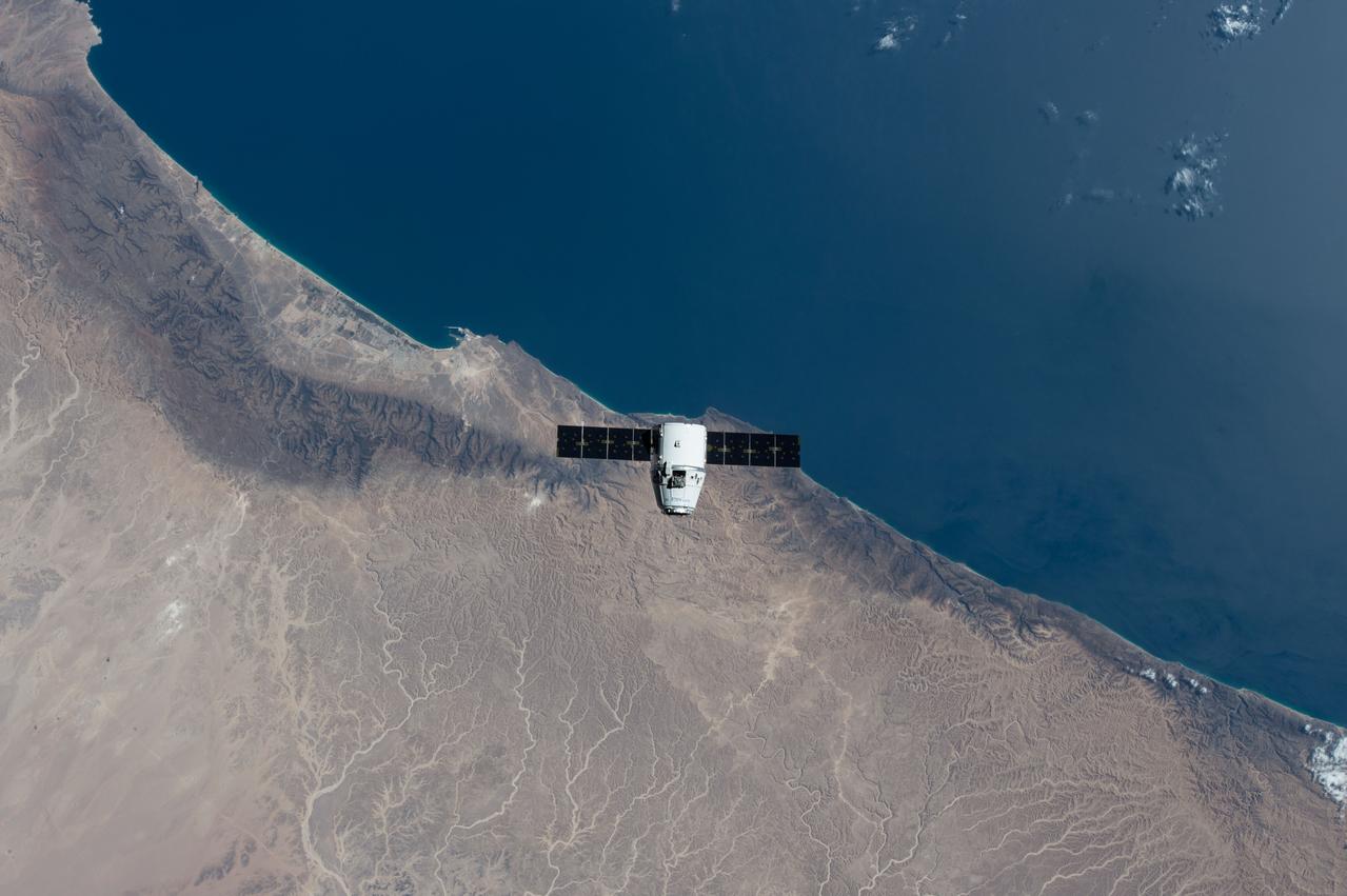 ISS042E121005 (02/10/2015) ---The SpaceX Dragon spacecraft heads back to Earth after it was released by Expedition 42 crewmembers ESA (European Space Agency) Astronaut Samantha Cristoforetti and US Astronaut  Terry Virts, who operated the International Space Stations robotic arm. After delivering more than 5,000 pounds of supplies and experiments to the station, the SpaceX Dragon cargo spacecraft departed the orbiting laboratory Feb.11, 2015.  Dragon launched on the SpaceX Falcon 9 rocket from Cape Canaveral Air Force Station in Florida on Jan. 10 on the company's fifth commercial resupply mission to the station and arrived at the ISS two days later.