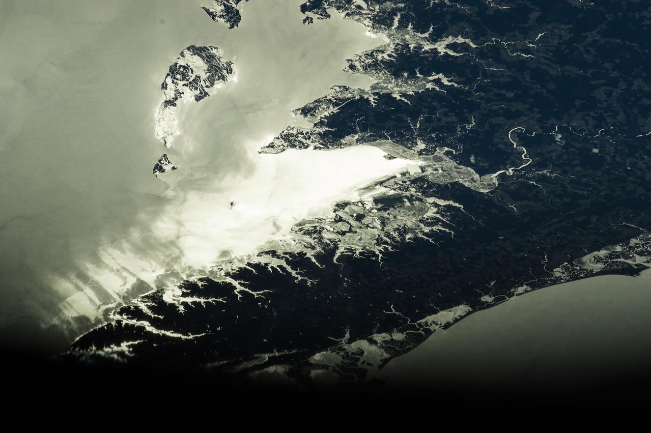 GMT011_16_28_Terry Virts_MD east coast 400mm lab window snow_127A