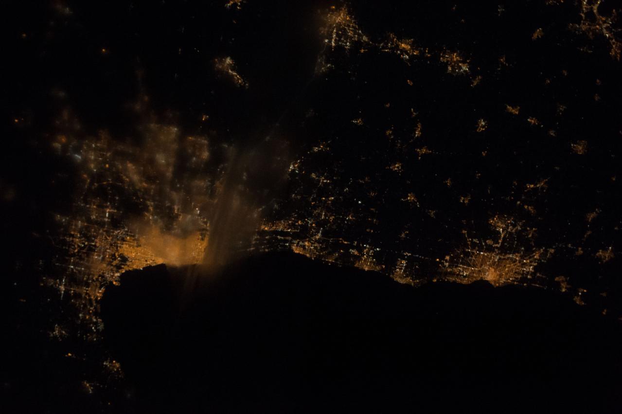 GMT011_11_36_Terry Virts_chicago milwaukee night zoom_131B