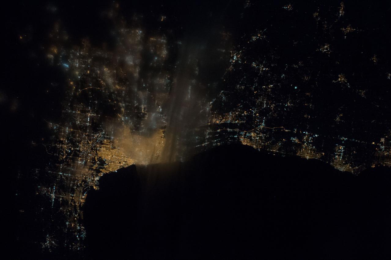 GMT011_11_36_Terry Virts_chicago milwaukee night zoom_131B