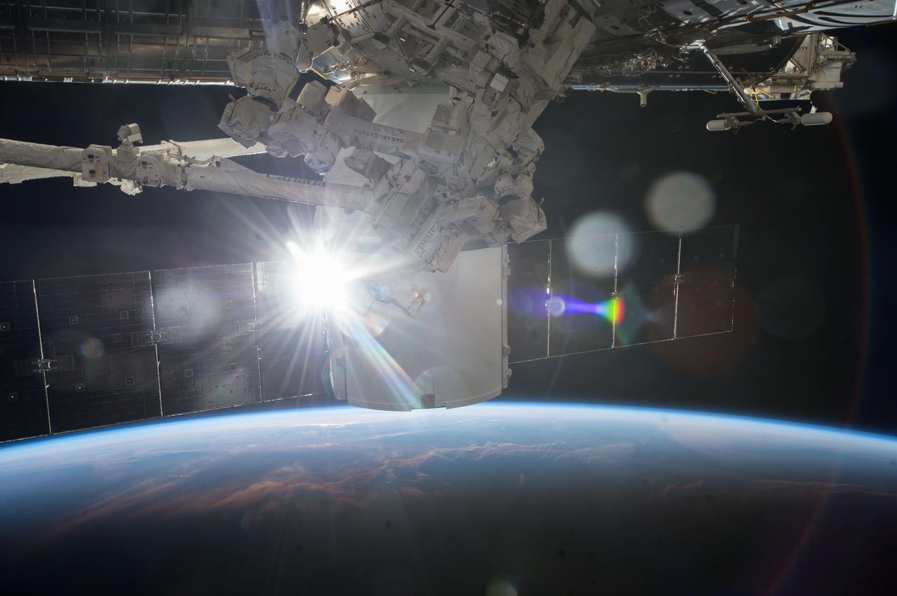 GMT017_17_35_Terry Virts_night shots sunrise dragon reflection in cupola_130B