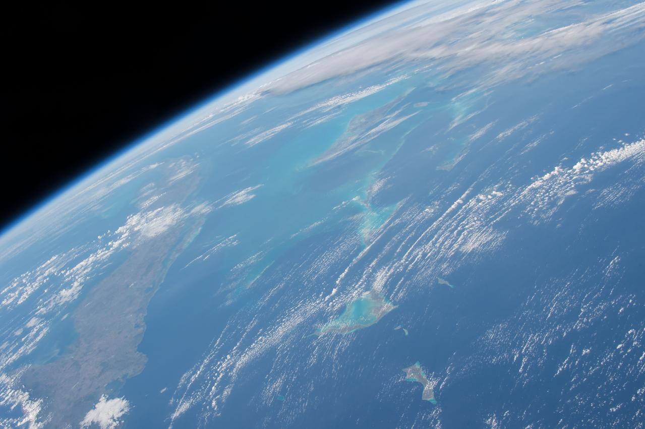 ISS042E292030 (02/26/2015) --- Towards the end of her workday on Feb. 26, 2015, ESA (European Space Agency) astronaut Samantha Cristoforetti tweeted this Earth Observation image and wished her Tweeter followers "Good Night from #space, Buona notte dallo spazio".