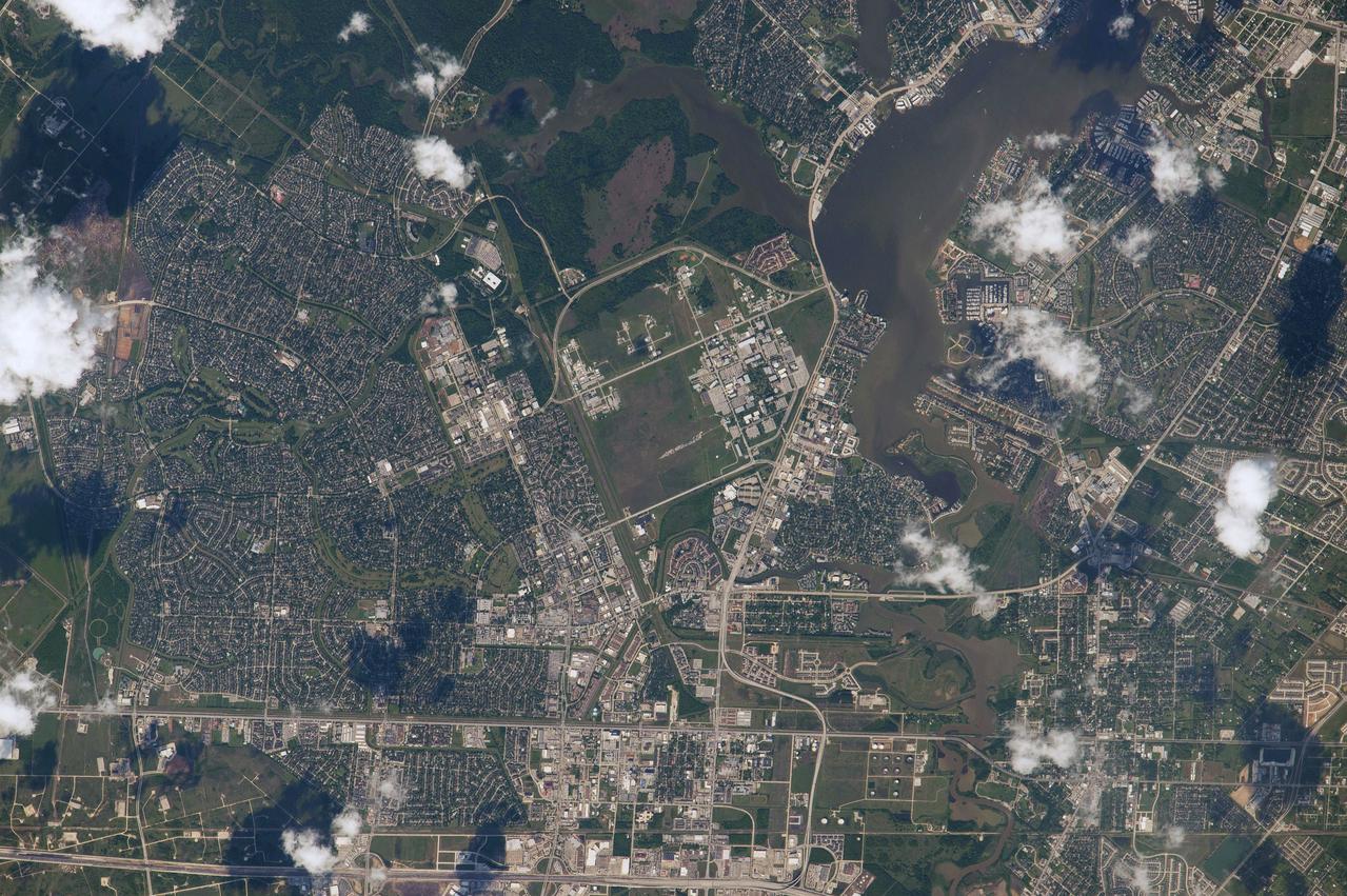 ISS043E120466 (04/13/2015) --- NASA astronaut Scott Kelly shared this image on Apr. 13, 2015 showing parts of Houston, Johnson Space Center and Ellington Airfield where NASA astronaut pilots get their flight time in T-38 jets. He tweeted it out to his follower's with the comment: "I can see my house (and @NASA_Johnson) from @Space_Station! #Houston #YearInSpace ".