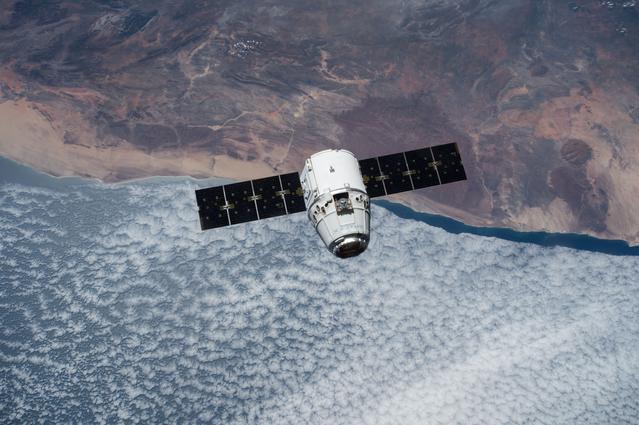 NASA image: Approach of the SpaceX-6 Dragon Commercial cargo craft 
