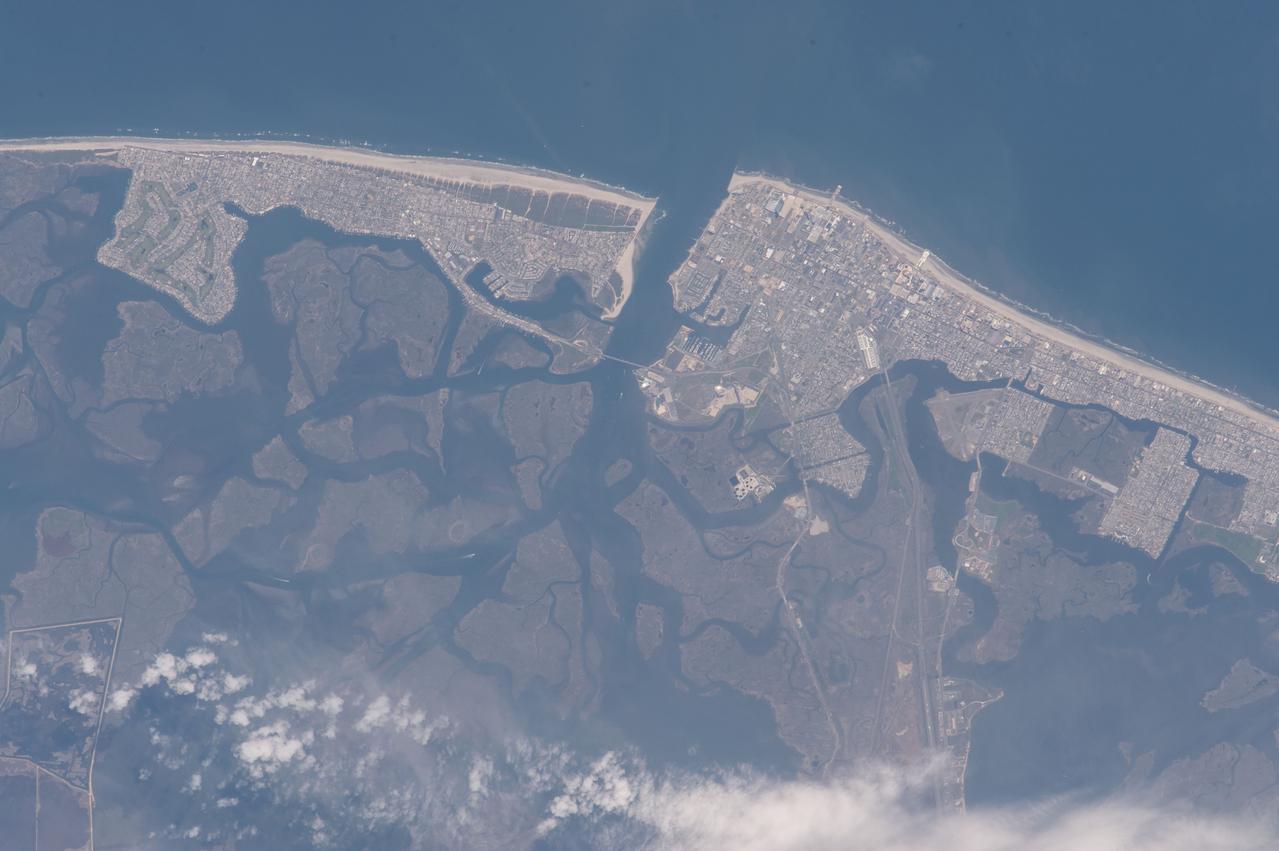 ISS043E196718 (05/16/2015) ---