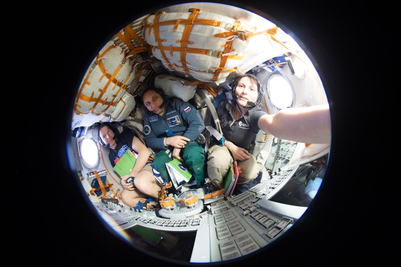 ISS043E298194 (06/08/2015) ---