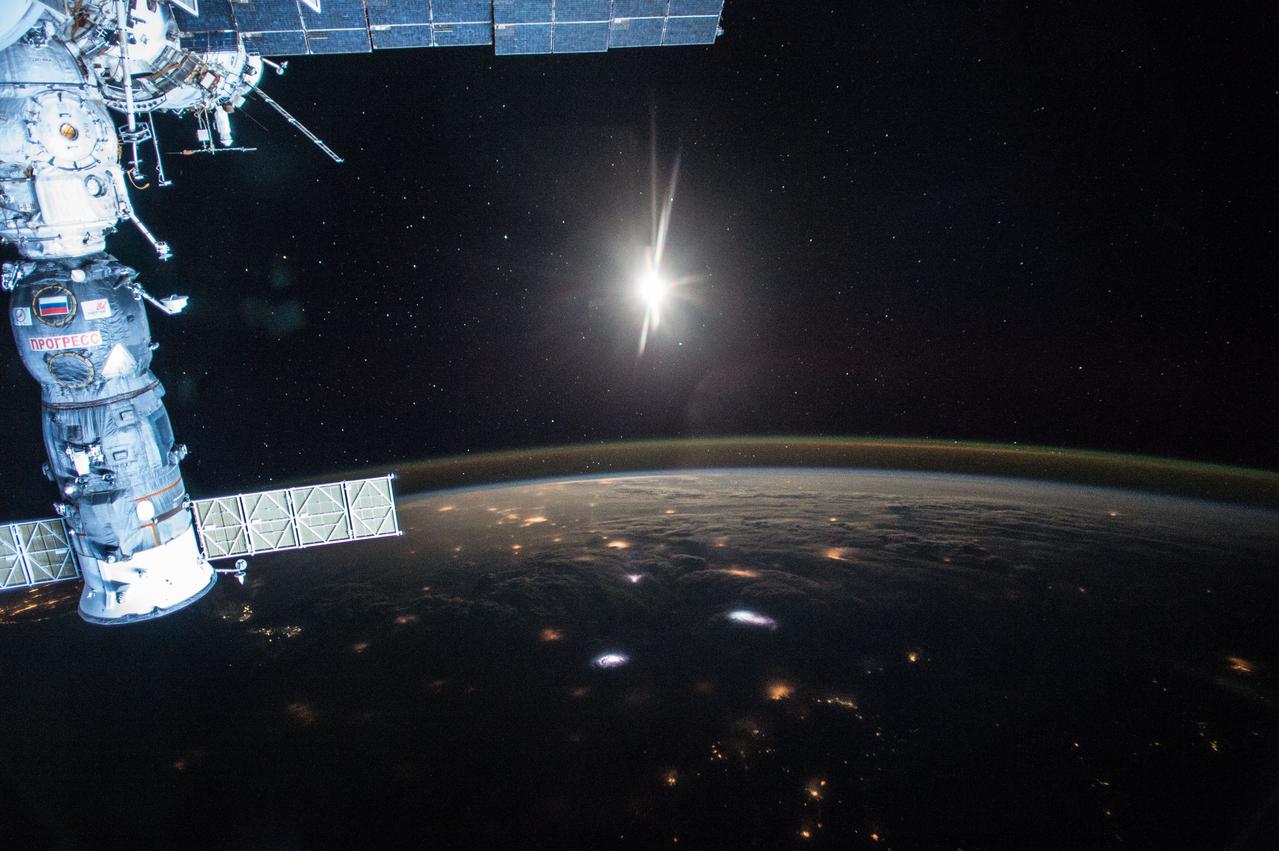 ISS044E022706 07/27/2015) --- NASA astronaut Scott Kelly on the International Space Station tweeted this image out July 25, 2015 with the greeting "Good Morning".