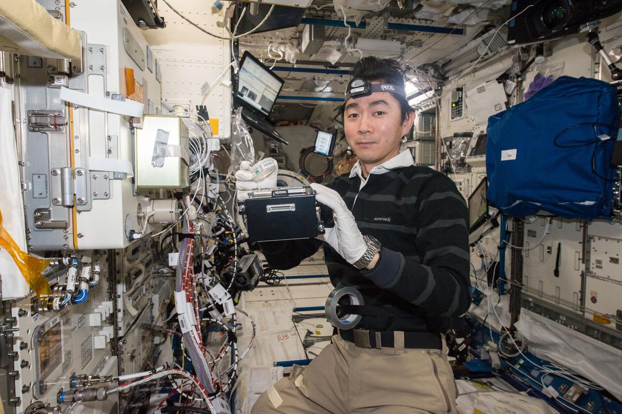 iss045e084264(10/30/2015) --- Japan Aerospace Exploration Agency (JAXA) astronaut Kimiya Yui works to attach a Plant Experiment Unit to the Cell Biology Experiment Facility (CBEF) prior to Run 1 of the Plant Gravity Sensing 2 experiment.